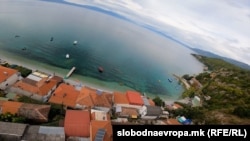 Охридското Езеро не е заштитено од отпадните води од населените места во целиот Охридски регион. 