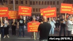 Протест и паралелна прослава на Денот на независноста на противниците на референдумот