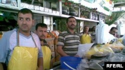 صورة لدكان بيع عصير الفواكه في الموصل