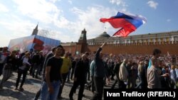 Профсоюзный первомайский марш на Красной площади Москвы 