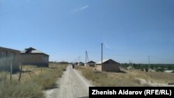 Село Максат Баткенской области близ границы с Таджикистаном, где 16 сентября произошла перестрелка между пограничниками двух стран.