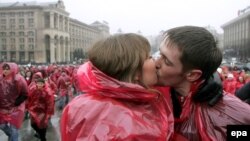 Ілюстрацыйнае фота. Дзень сьвятога Валянціна ў кіеве, 2007 год