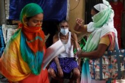 Dobrovoljci u Bombaju mjere pritisak stanovnicima