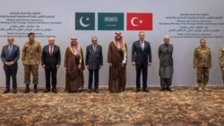 اعضای یک کمیته‌ٔ پیمان دفاعی «مکه» پس از نشست ریاض در روز دوشنبه ۱۳ مهر