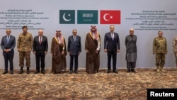 اعضای یک کمیته‌ٔ پیمان دفاعی «مکه» پس از نشست ریاض در روز دوشنبه ۱۳ مهر