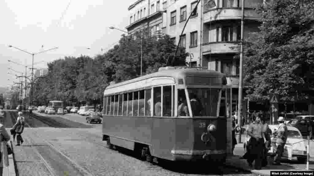 Nemanjina ulica ispod Trga Slavija, na kojem je 2006. otvorena nova zgrada Narodne banke Srbije. Izgradnja je trajala gotovo petnaest godina.