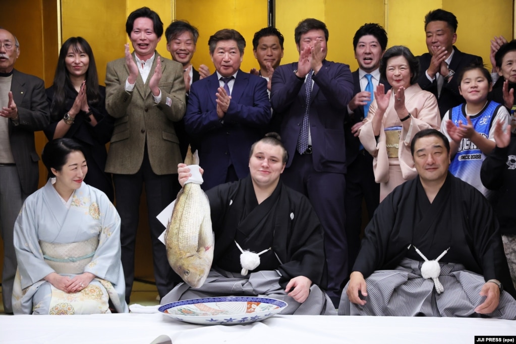 Yavhusishyn holds a seabream fish after winning the Kyushi Grand Sumo Tournament in November 2025.