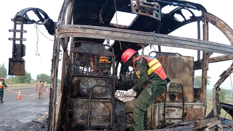 Të paktën 18 të vdekur në një aksident me autobus në Pakistan