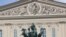 Frontispiciul Bolshoi Teatr cu statuia lui Peter Clodt 