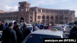 Armenia - Taxi drivers protest against new taxes in Republic Square, Yerevan, 2 March 2015.