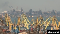 Краны Мариупольского морского торгового порта, апрель 2021 года