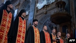 Preoți ucraineni din biserica „națională” (neafiliată celei ruse) la Lvov, de Ziua Apărătorilor Ucrainei, pe 29 august. 