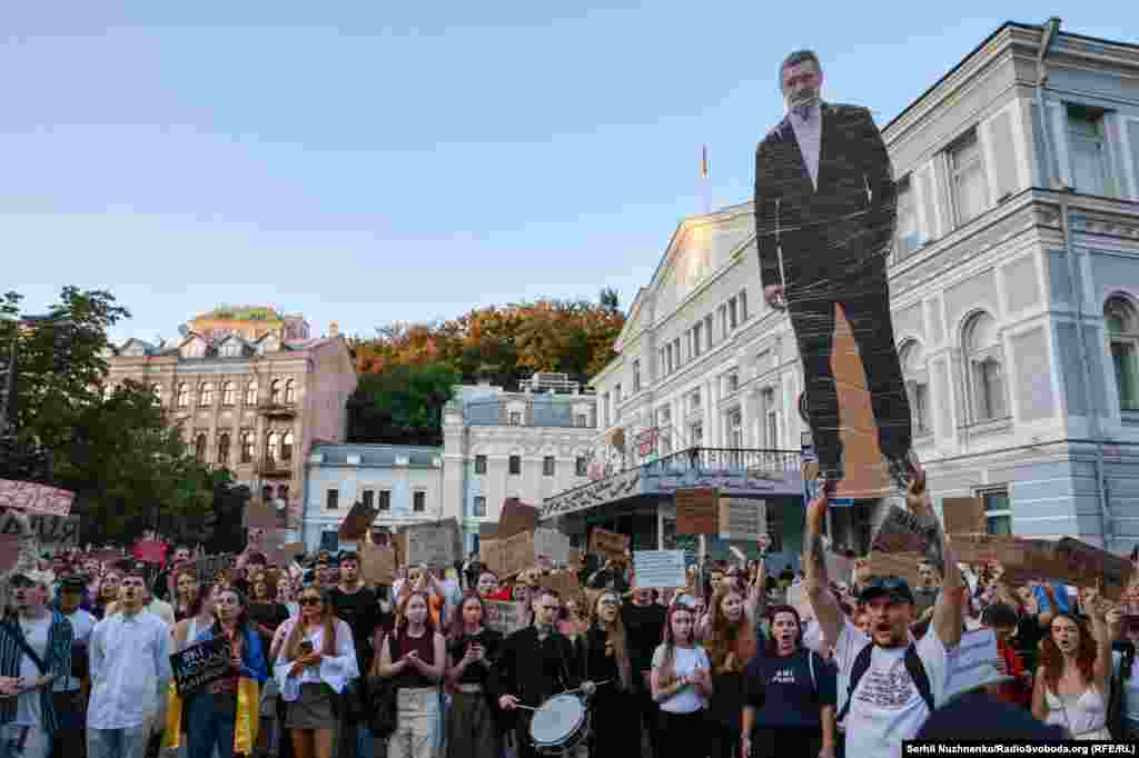 «Вимога щодо Федорова залишається, але це не про Федорова як про обличчя, а як про інструмент для здобуття реформ і візії», – пояснив Козятинський
