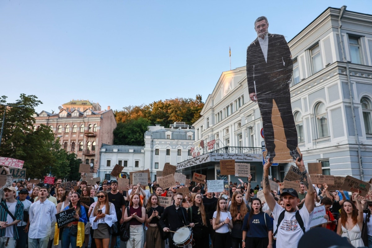 «Вимога щодо Федорова залишається, але це не про Федорова як про обличчя, а як про інструмент для здобуття реформ і візії», – пояснив Козятинський