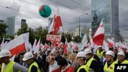 Демонстранти у Варшаві протестують проти політики нинішнього польського уряду, Польща, 10 травня 2024 року