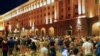 На продължилия през късните часове в петък протест срещу правителството и главния прокурор Иван Гешев се стигна до сблъсъци на гражданите с полицията