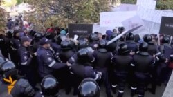Crowds Gather As Moldova Extends Ex-PM's Detention