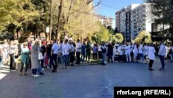 Protestë e punëtorëve shëndetësorë në Mitrovicën e Veriut më 19 shtator.