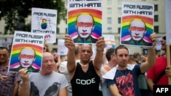 Protest la Londra împotriva legislaţiei ruse anti-gay