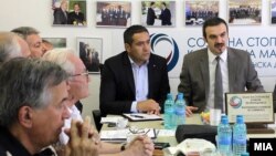 Сеад Кочан во Стопанска комора во 2013 година, заедно со тогашниот министер за економија Ваљон Сарачини