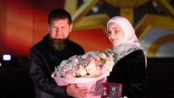 Рамзан и Табарик Кадыровы во время вручения ордена Кадырова. Фото: мэрия Грозного