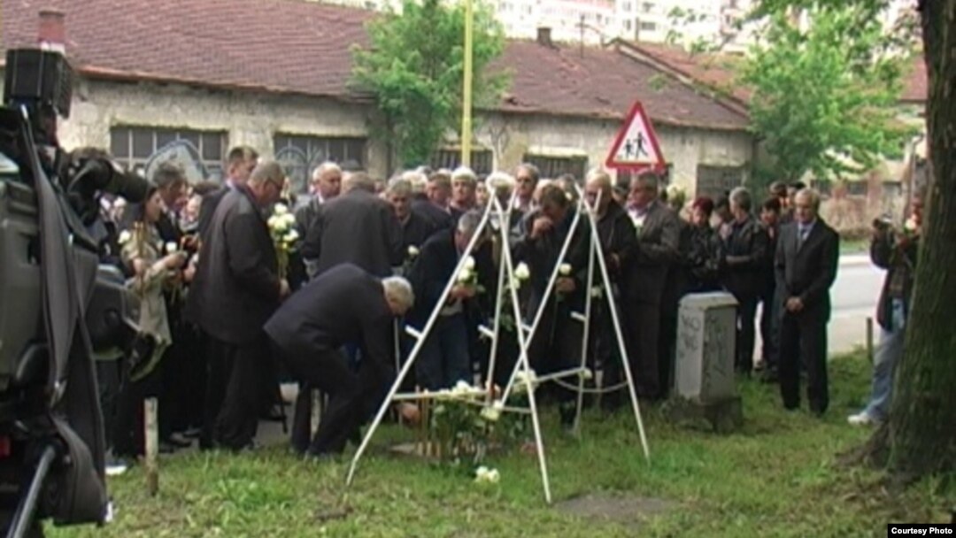 Obilježavanje stradanja vojnika JNA u Tuzli, 15. maj 2012. FOTO: RTV SLON