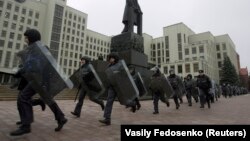 Policija u opremi za razbijanje demonstracija u Minsku, ilustrativna fotografija