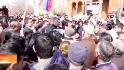 Քաղաքացիները դժգոհ են իշխանություններից, սակայն շարունակում են ընտրել ՀՀԿ-ին․ հարցումներ