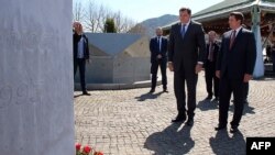 Milorad Dodik u Srebrenici sa gradonačelnikom Ćamilom Durakovićem, april 2015.