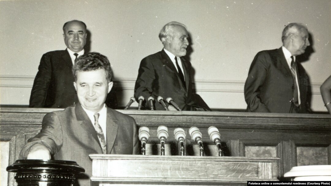 Nicolae Ceauşescu votând în Marea Adunare Naţională.(20 iunie 1968) Fototeca online a comunismului românesc; cota 143/1968