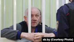 Уладзімер Гундар у судзе, архіўнае фота