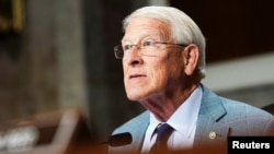 Сенатор-республіканець Роджер Вікер заявив, що військові США повинні «завершити роботу» і знищити військовий потенціал Ірану та знову відкрити Ормузьку протоку