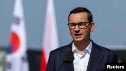 „Nu mai transferăm arme Ucrainei, pentru că acum înarmăm Polonia cu arme mai moderne”, a spus miercuri premierul polonez, Mateusz Morawiecki.