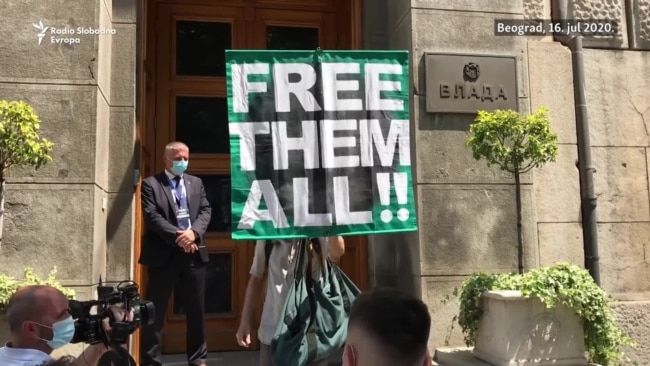 Aktivisti Krova nad glavom predali Vladi zahteve za oslobađanjem demonstranata