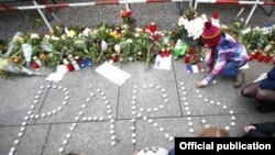 Sveće za žrtve terorističkog napada u Parizu