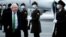 Premierul britanic Boris Johnson sosind pe aeroportul din Kiev, 1 februarie, 2022.