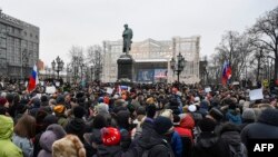 Pamje nga protesta e sotme në mbështetje të bojkotit të zgjedhjeve presidenciale në Sheshin Pushkin në Moskë