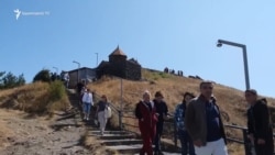 «Տուրիզմ՝ ճայթուկների ու հայհոյանքների ներքո». ինչպես Սևանավանքը «ճանապարհեց» ֆրանսիացի հյուրերին