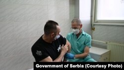 د صربیا د کورنیو چارو وزیر د 'سپوتنیک وي' کرونا ویروس ضد روسي واکسین د اخیستو پر مهال
