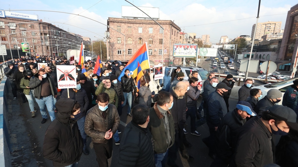 Protesters Block Yerevan Streets As Pressure Builds On Armenia S Prime   Dd7441d7 3029 4b76 9549 207171ea985f W1200 R1 