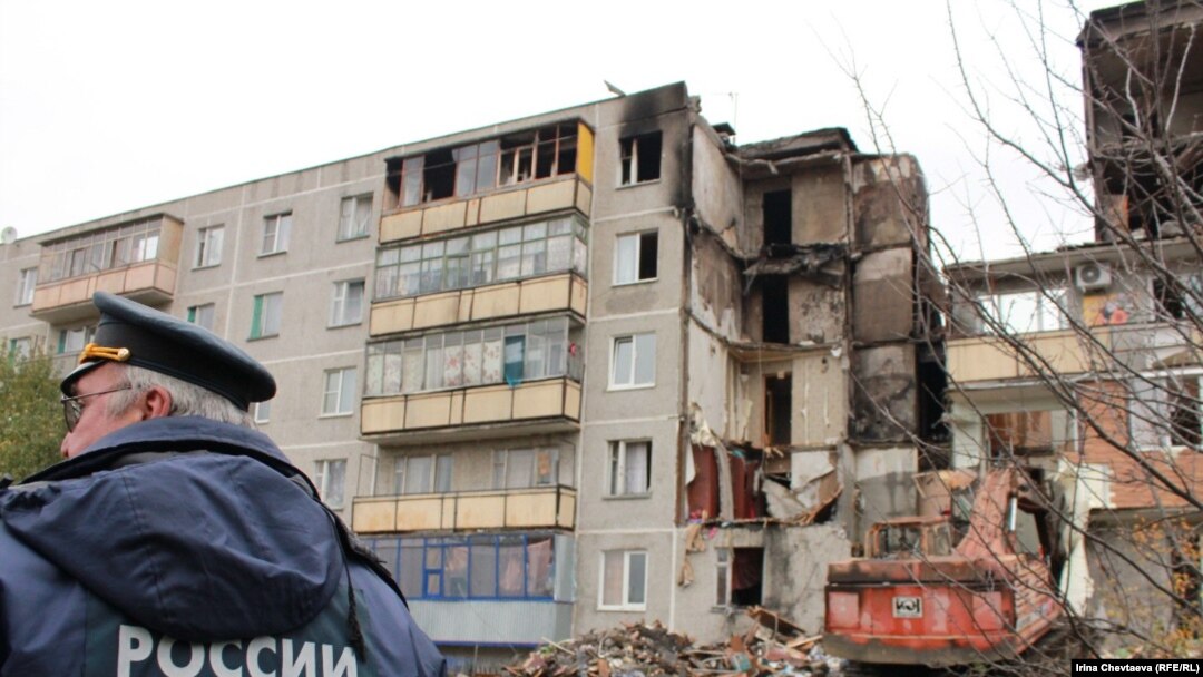 Разбор завалов на месте взрыва жилого дома в Бронницах