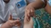Запоздалая вакцина усилила критику властей