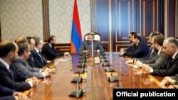 Armenia - Prime Minister Nikol Pashinian meets with newly appointed members of his government in Yerevan, 13 May 2018.