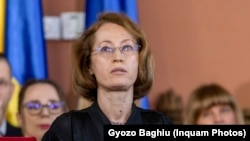 Judecătoarea Raluca Moroșanu a luat cuvântul în timpul conferinței de presă de la Curtea de Apel București (CAB), pe 11 decembrie 2025, pentru a-l susține pe judecătorul Laurențiu Beșu, care a vorbit cu jurnaliștii de la Recorder.