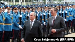 SERBIA -- Armenian President Armen Sarkisian (L) inspects the guard of honor with Serbian President Aleksandar Vucic in Belgrade, October 4, 2019