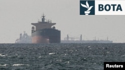 Anije mallrash duke lundruar pranë Ngushticës së Hormuzit. 11 mars 2026.