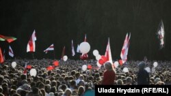 Pristalice Svetlane Tihanovske u Minsku 30 jula 2020.