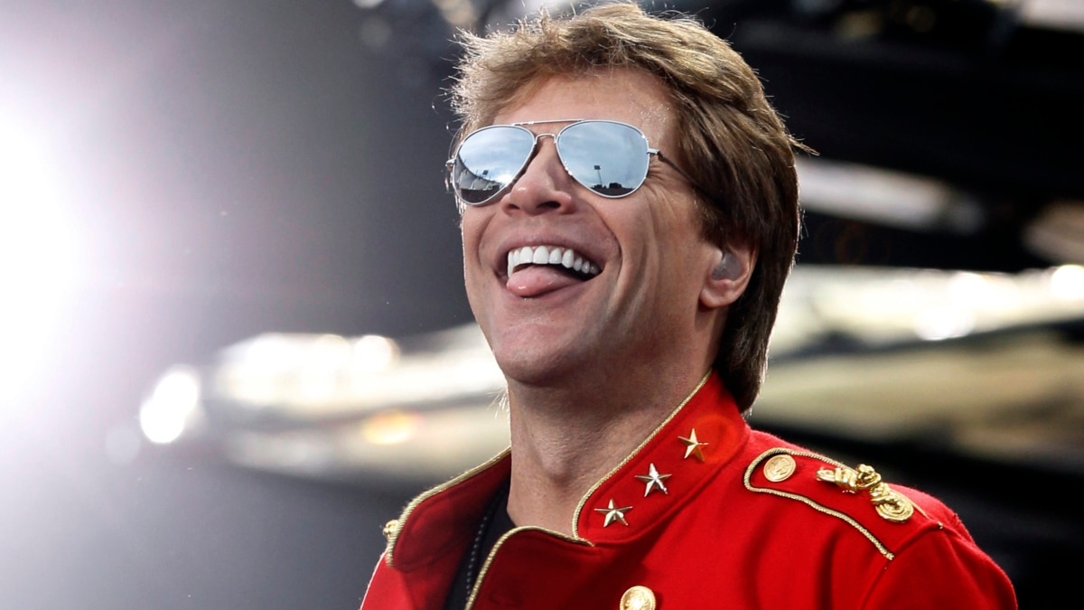 Той е един от най-известните вокалисти в света. Гласът му