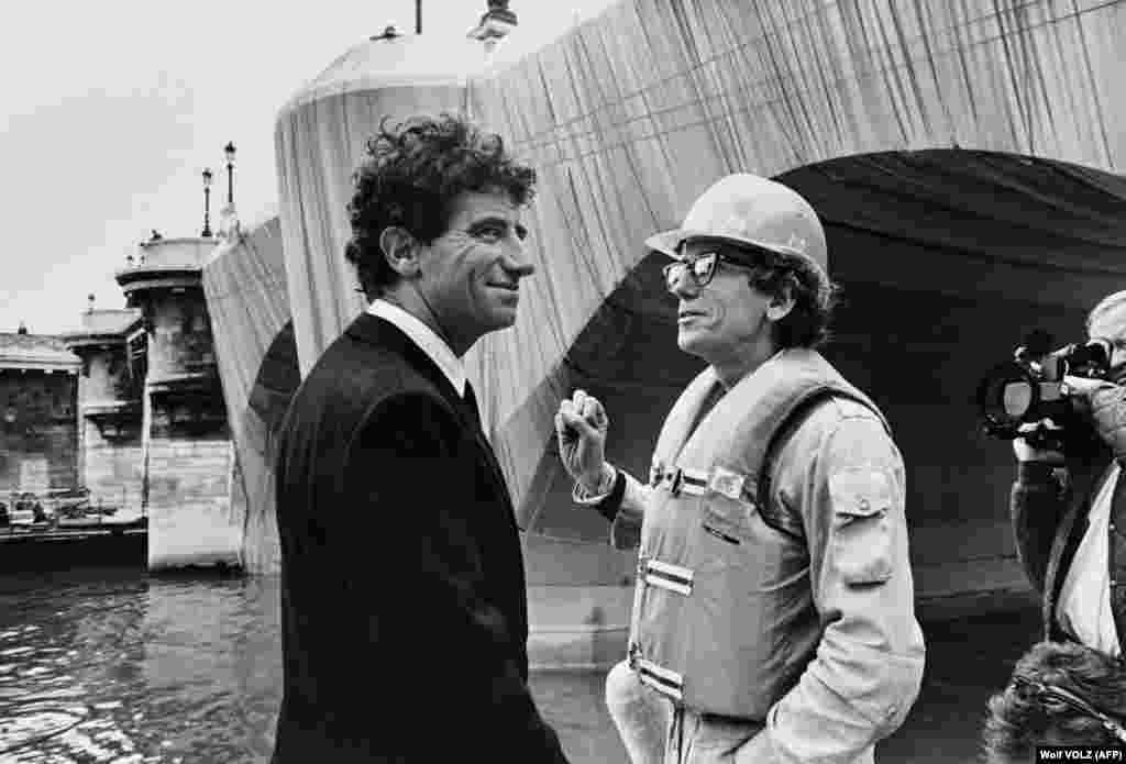 French Culture Minister Jack Lang (left) chats with Christo in Paris on September 18, 1985, during the wrapping of the Pont Neuf.