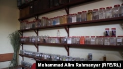 آرشیف - یک دکان داروهای یونانی در ولایت جوزجان